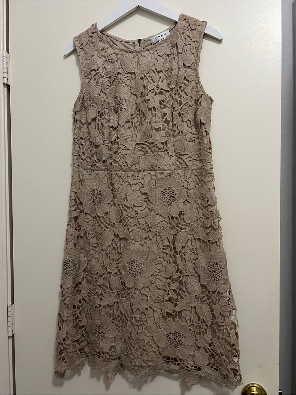 Elegant 5 Twelve Cream Lace Shift Dress